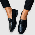 Engracia™ | Mocasín Negro con Textura y Borlas