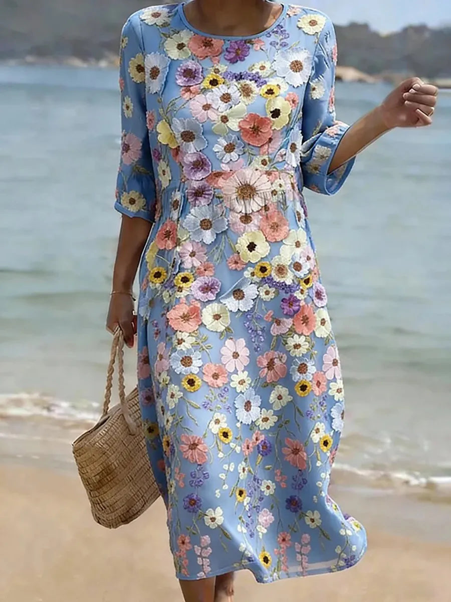 Vestido informal de mujer con estampado floral.