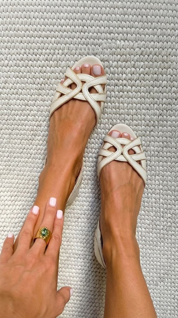Covadonga™ | Sandalias Planas Trenzadas Crudo