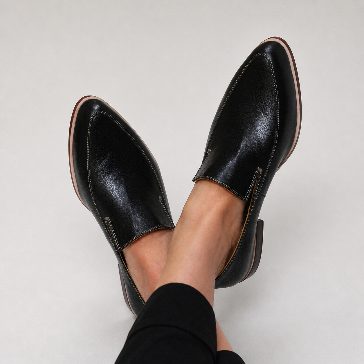 Saturnina™ | Mocasín Negro Clásico