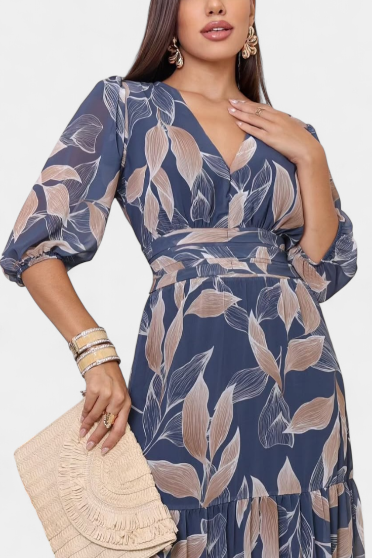 Aísha Vestido Largo Floral con Corte Fluido y Motivo de Hojas