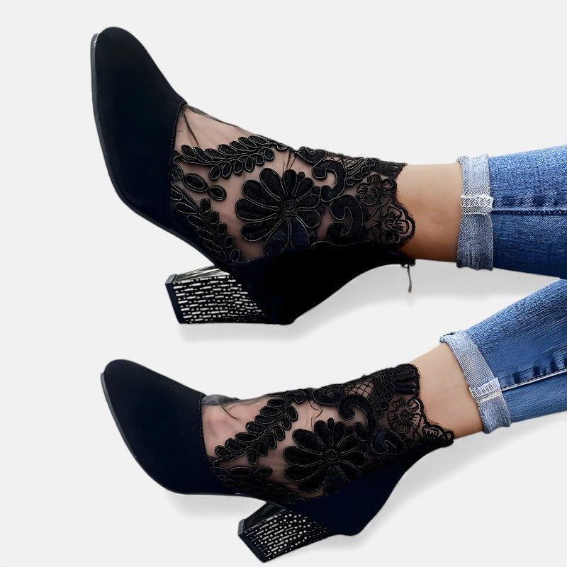 Petra™ | Botín de Tacón Bloque con Encaje Floral