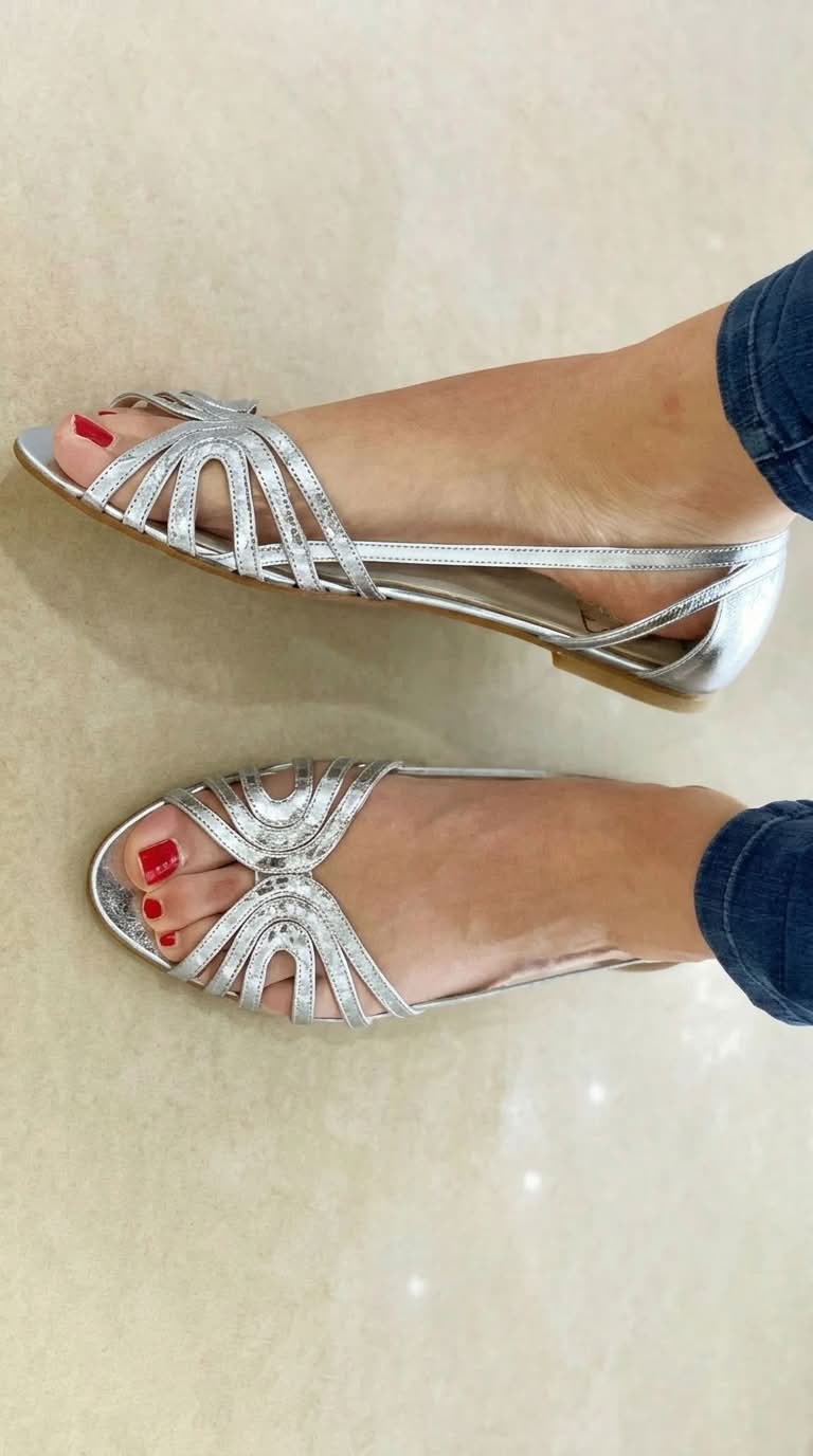 Aitana™ | Sandalias Planas Metalizadas