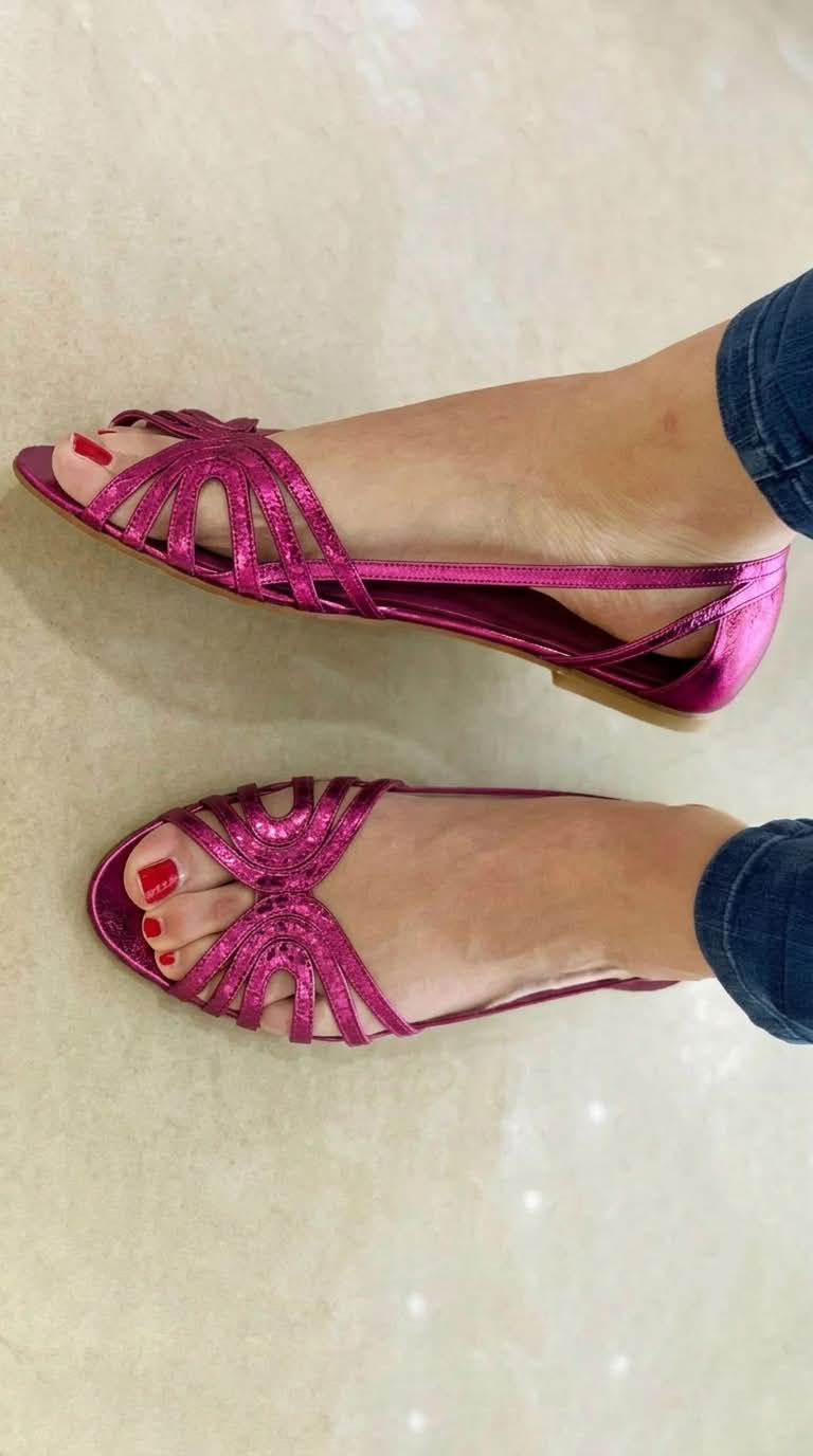 Aitana™ | Sandalias Planas Metalizadas