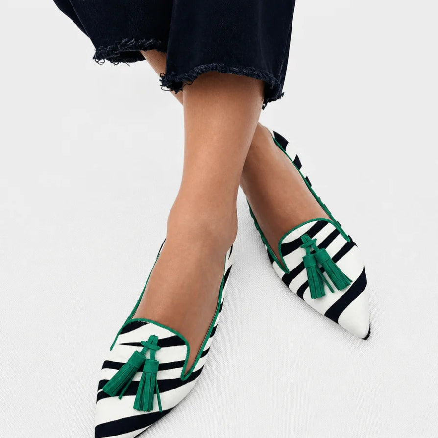 Escolástica™ | Mocasín Cebra Verde con Borlas