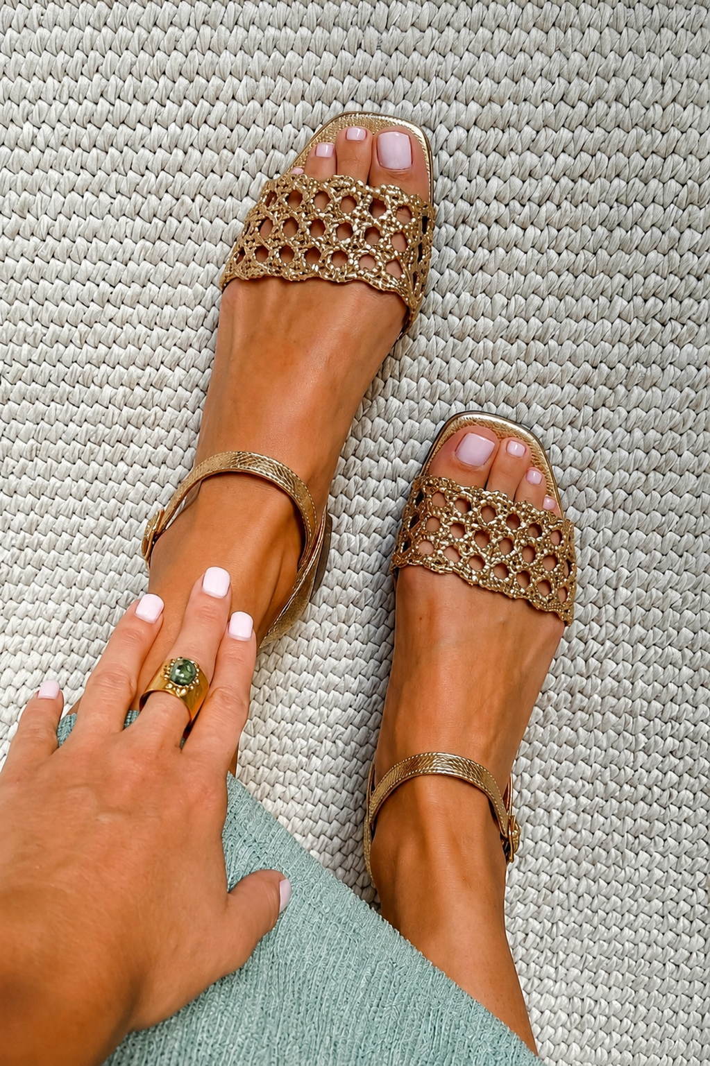 Estrella™ | Sandalias Doradas con Diseño Calado