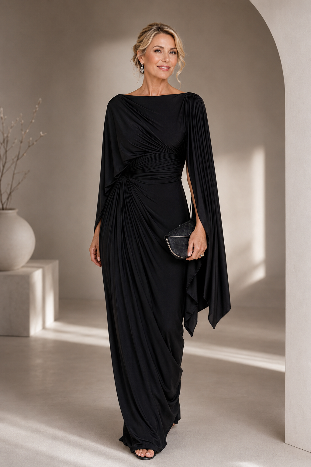Almudena™ | Vestido Largo Plisado con Manga Capa
