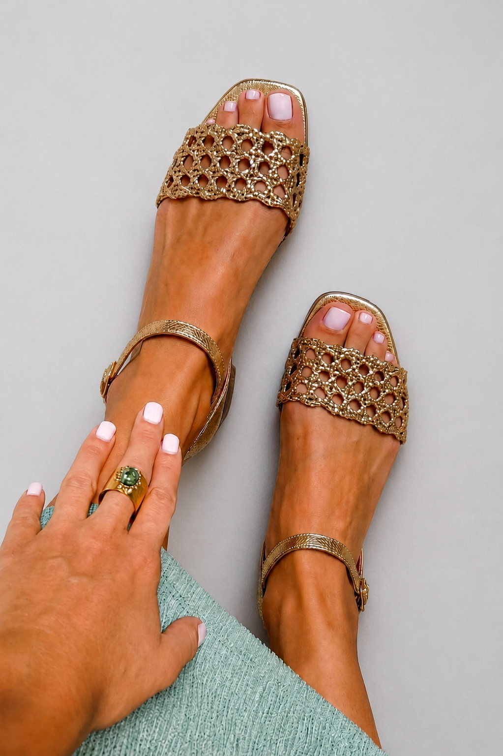 Estrella™ | Sandalias Doradas con Diseño Calado