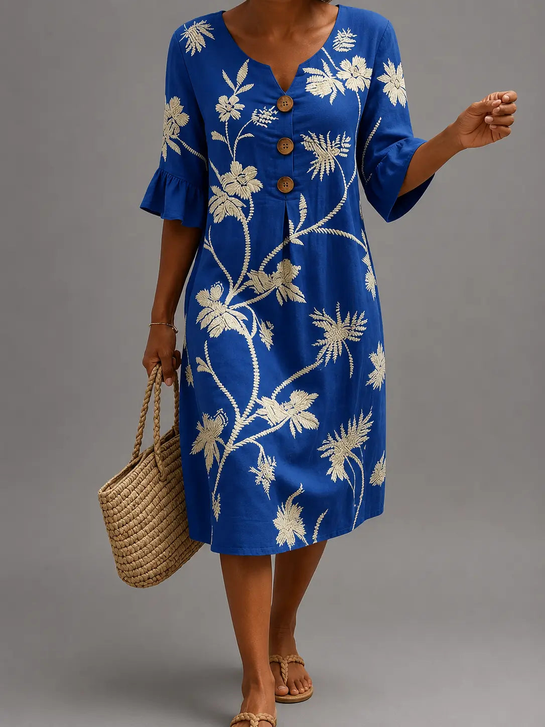 Vestido informal de mujer con estampado floral.
