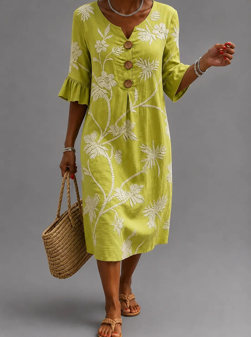 Vestido informal de mujer con estampado floral.