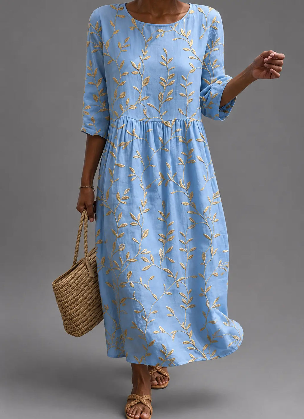 Vestido informal de mujer con estampado floral.