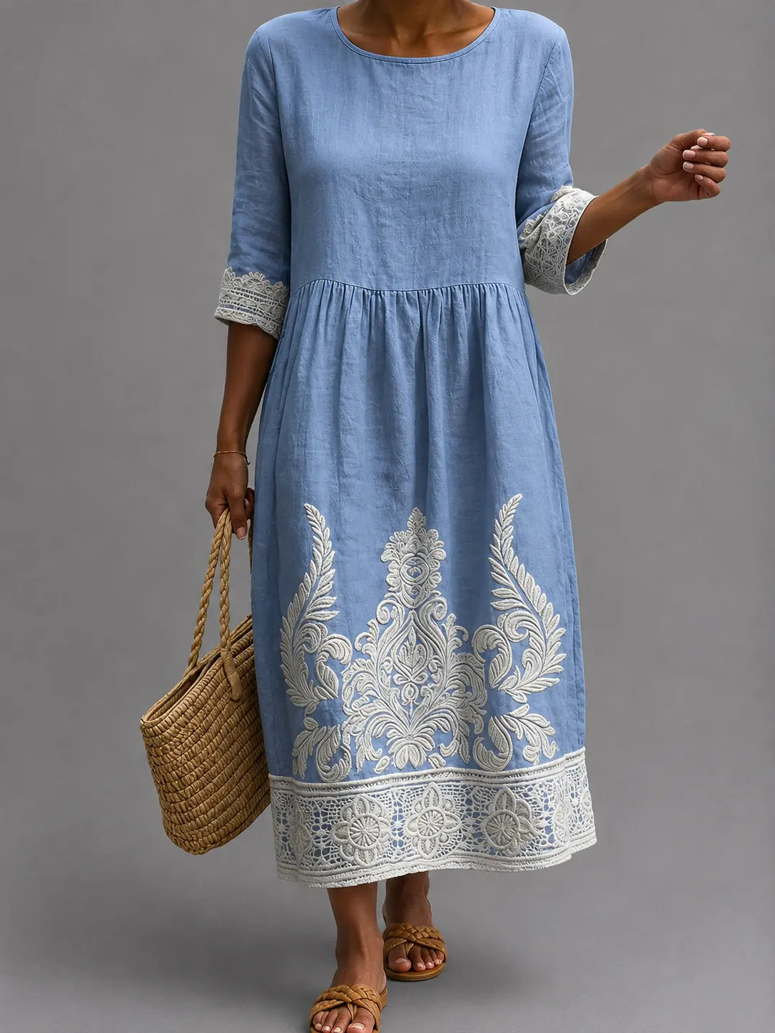 Vestido informal de mujer con estampado floral.