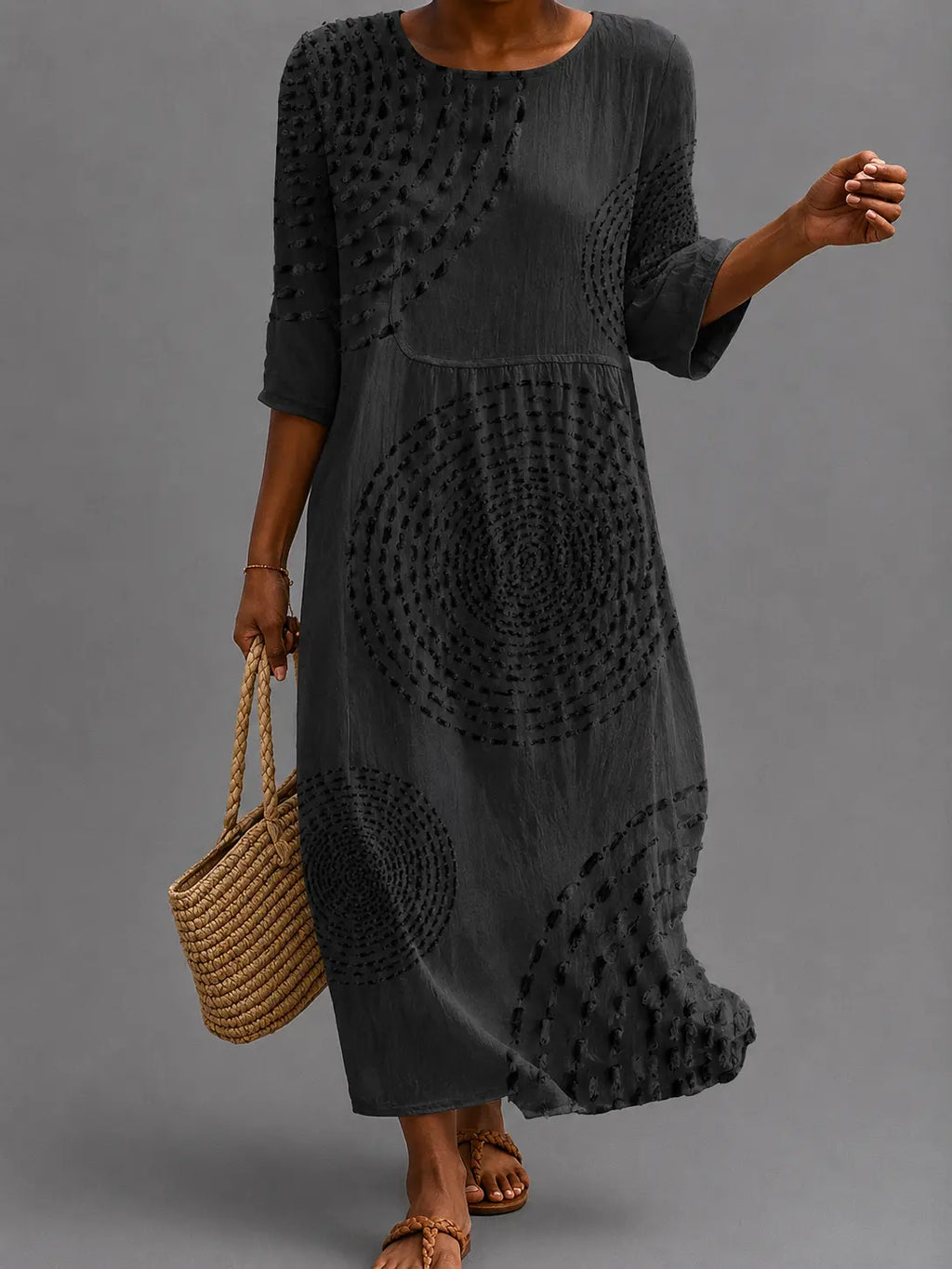 Vestido informal de mujer bordado.