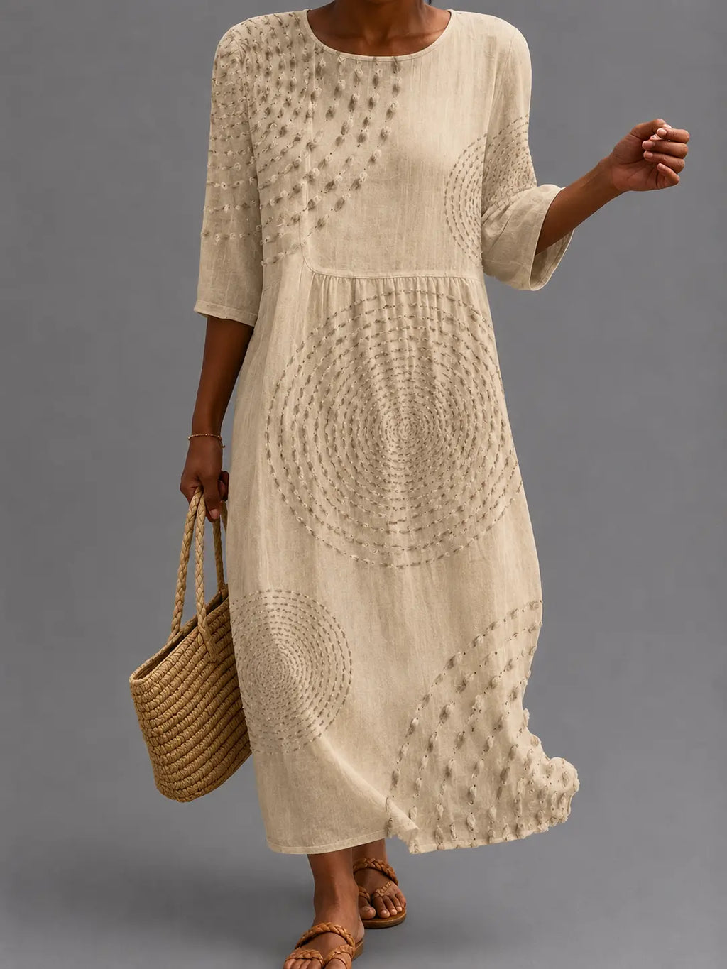 Vestido informal de mujer bordado.