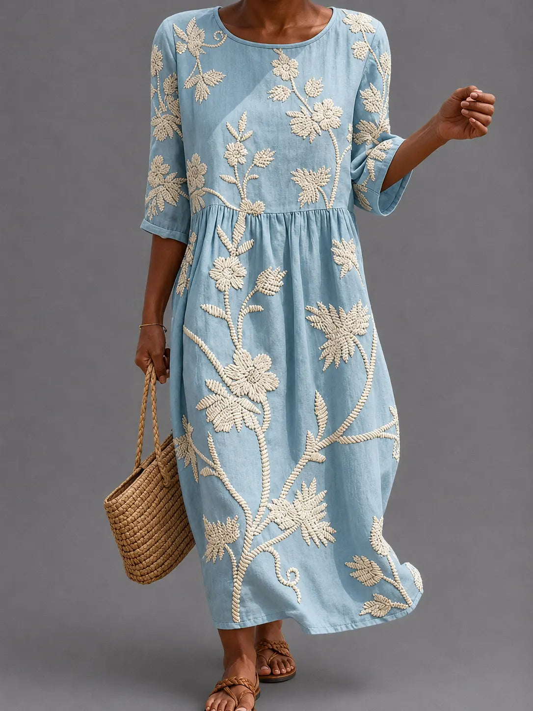 Vestido informal de mujer con estampado floral.