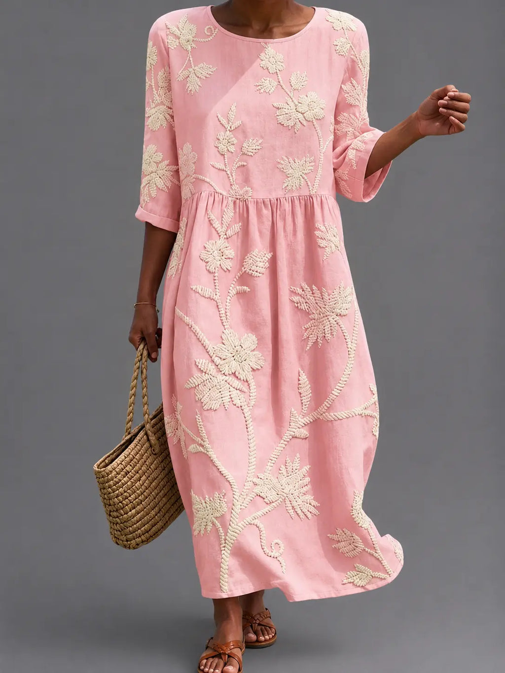 Vestido informal de mujer con estampado floral.