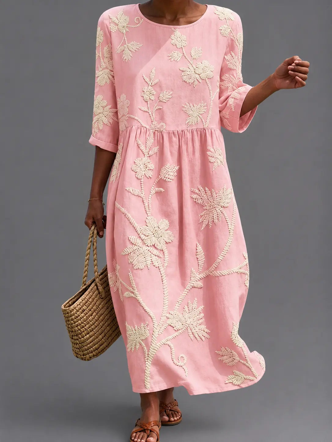 Vestido informal de mujer con estampado floral.