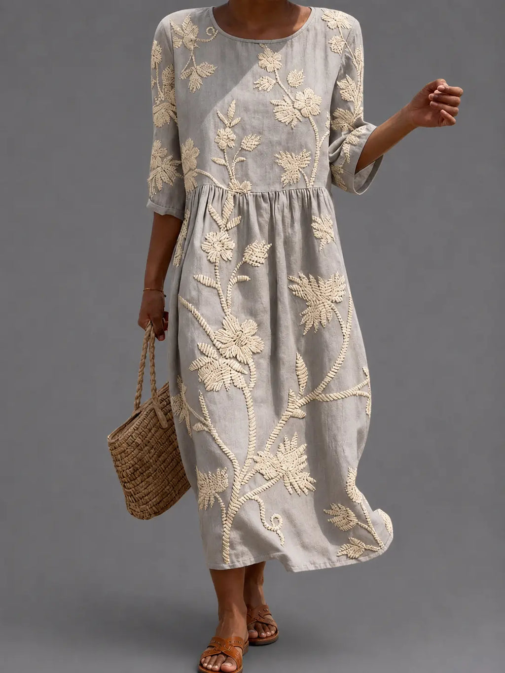 Vestido informal de mujer con estampado floral.