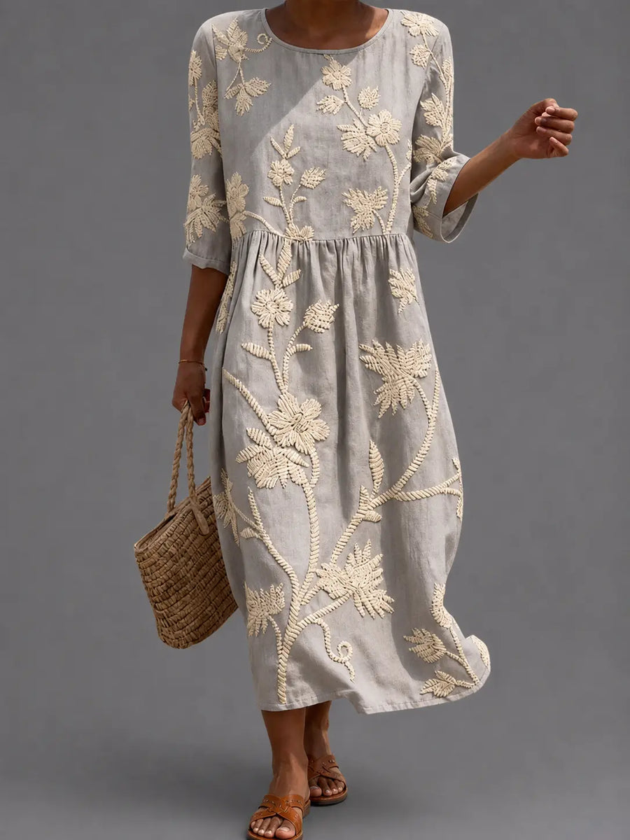 Vestido informal de mujer con estampado floral.