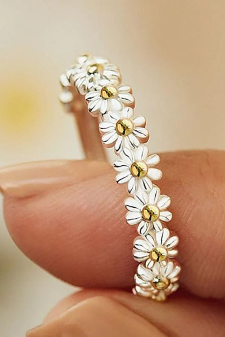 Anillo ajustable de plata y esmaltes pintados a mano con margaritas