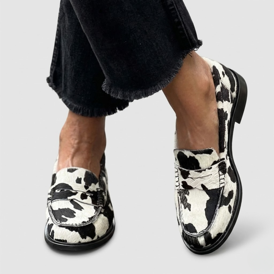 Eusebia™ | Mocasín Vaca Blanco y Negro con Borlas