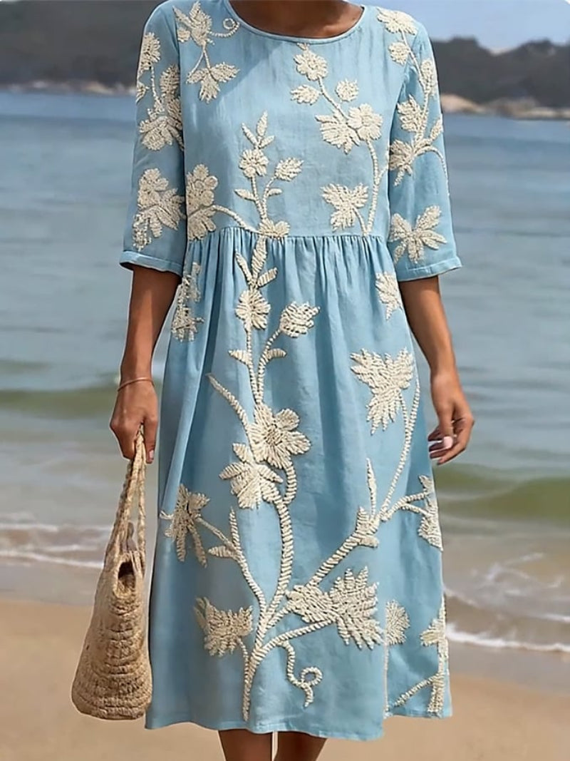 Vestido informal de mujer con estampado floral.