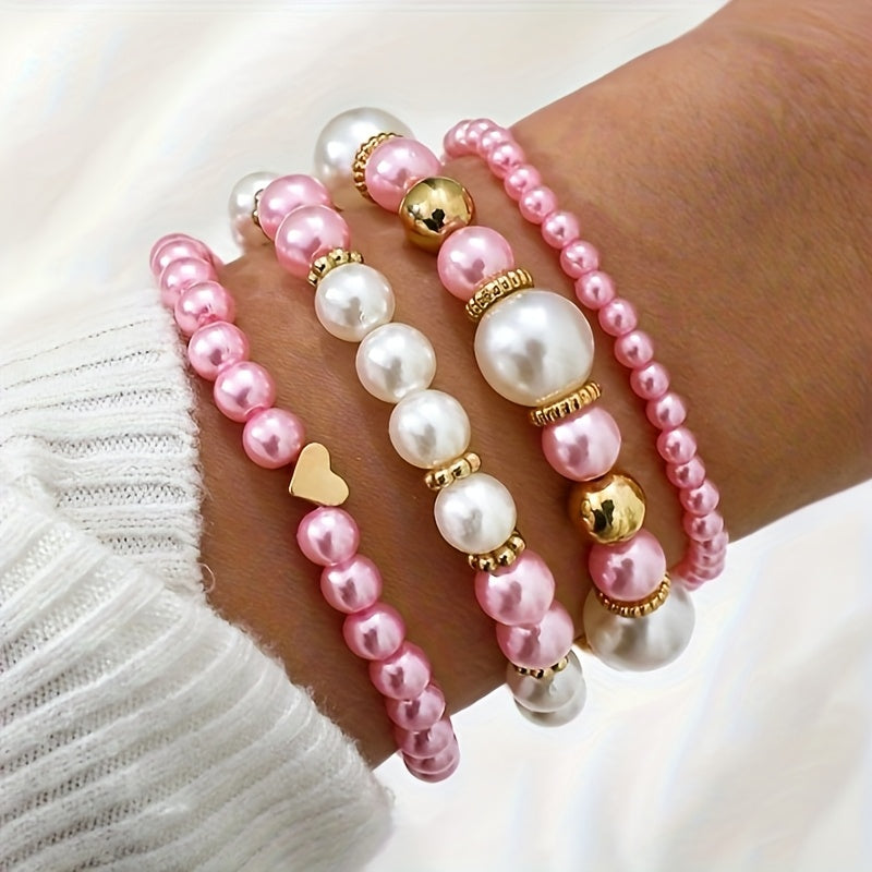 Conjunto de elegantes pulseras en forma de corazón con perlas