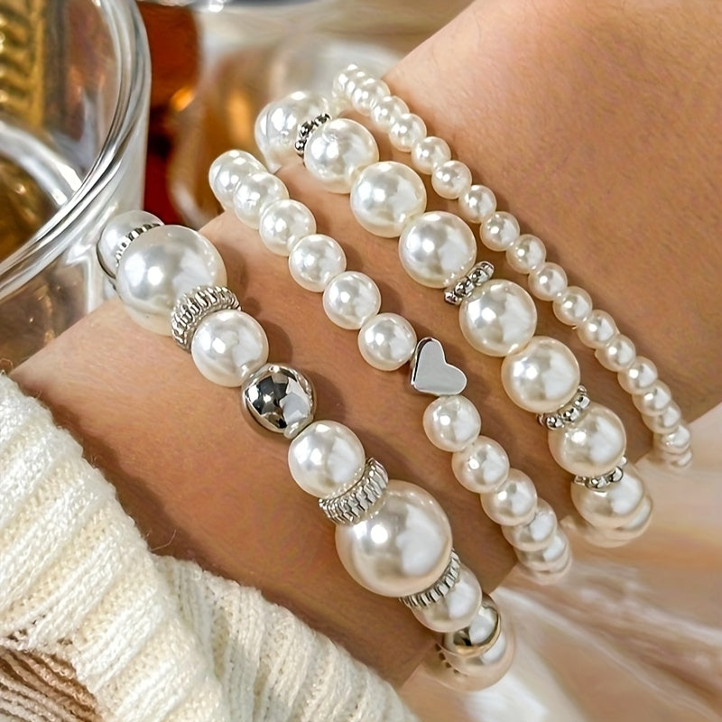 Conjunto de elegantes pulseras en forma de corazón con perlas