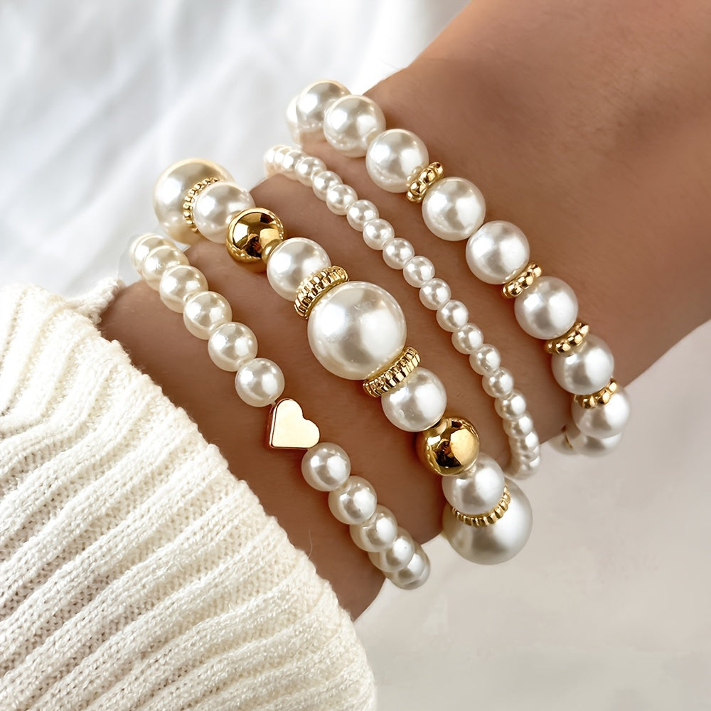 Conjunto de elegantes pulseras en forma de corazón con perlas