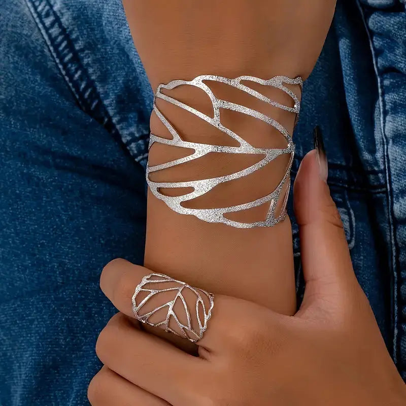 Pulsera vintage con diseño de hojas