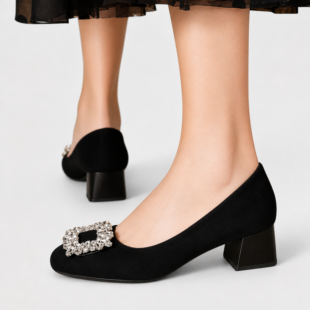 Casimira™ | Escarpín de Ante con Broche Joya y Tacón Bloque