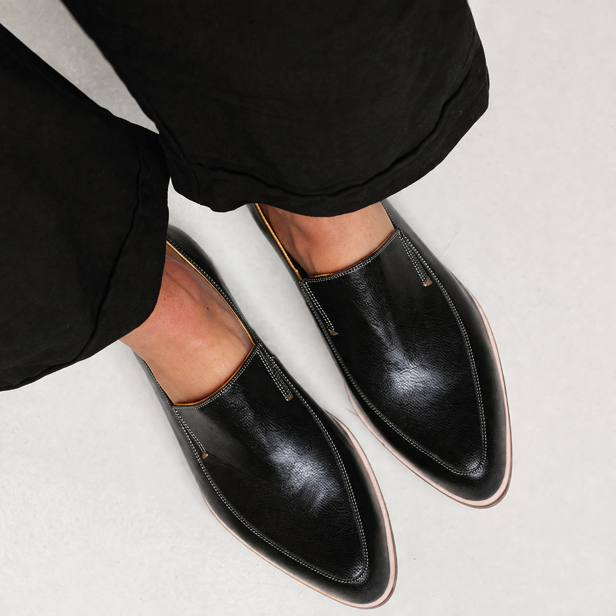 Saturnina™ | Mocasín Negro Clásico