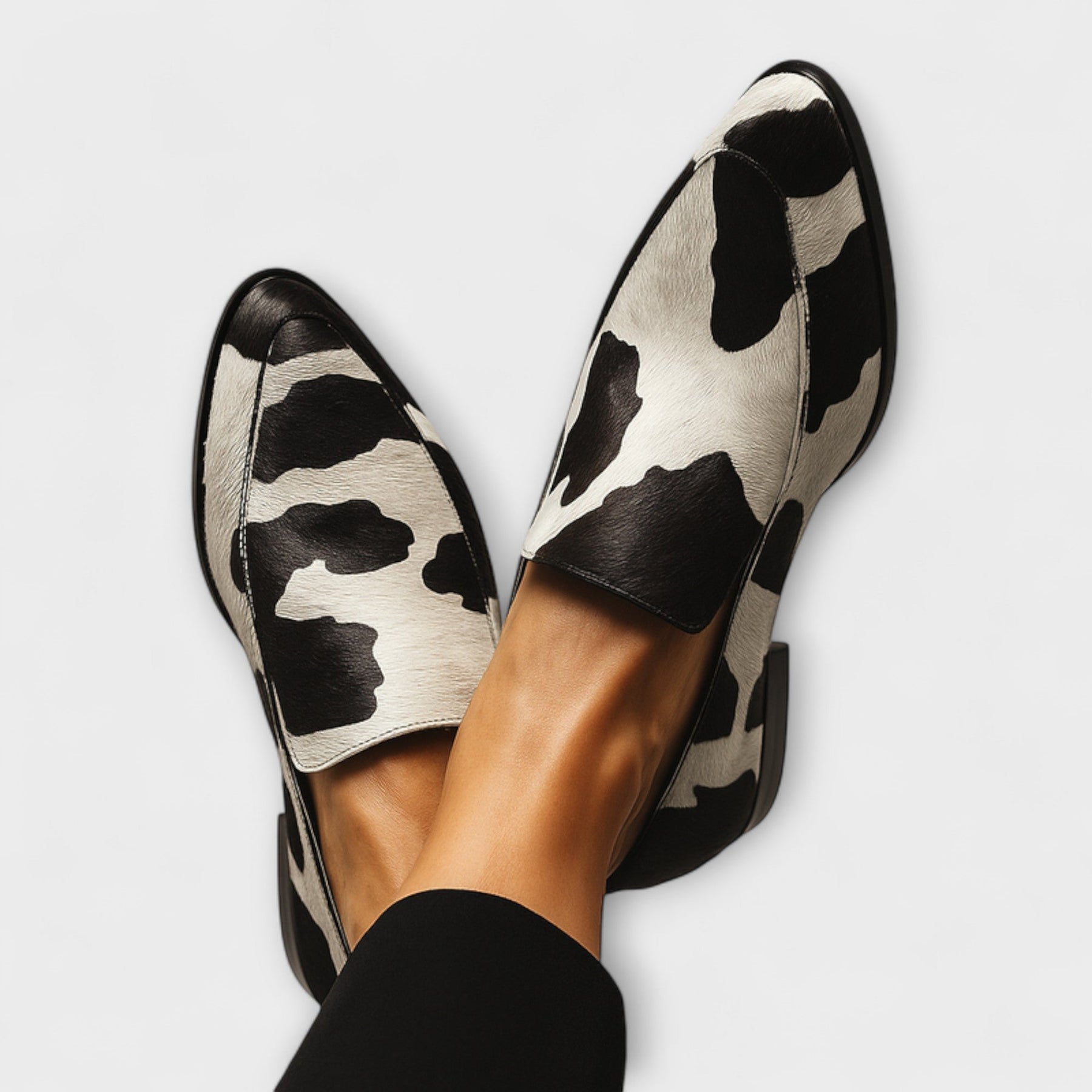 Bibiana™ | Mocasín con Estampado Vaca y Borlas
