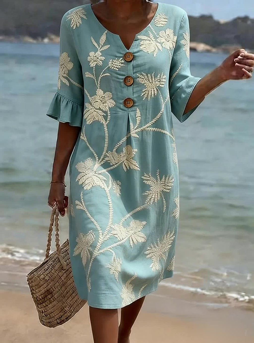 Vestido informal de mujer con estampado floral.