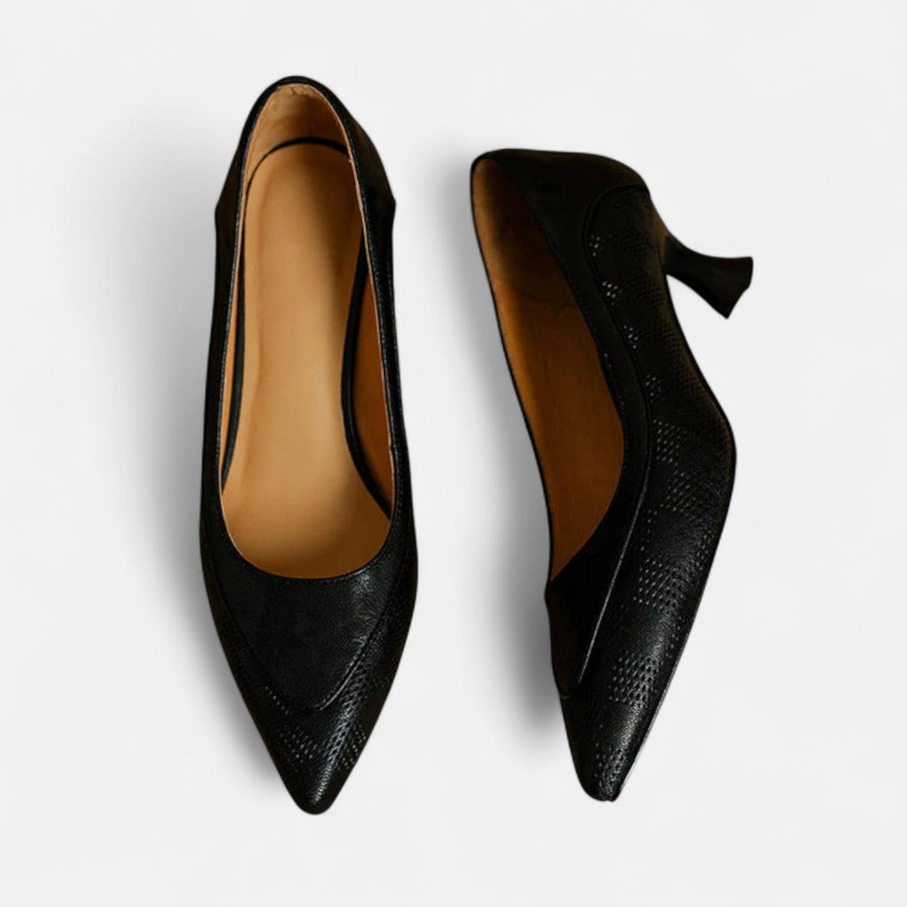Regina™ | Escarpín de Piel con Textura y Tacón Kitten