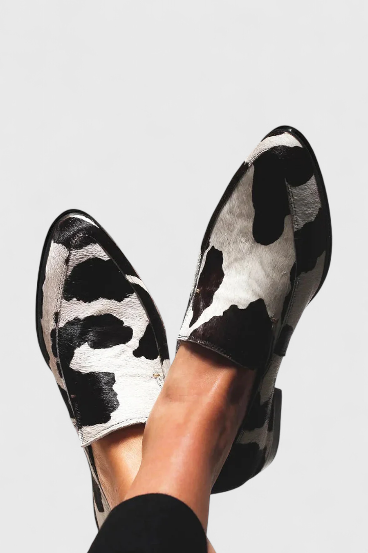 Macarena Loafers Elegantes con Tacón Bajo y Estampado Animal